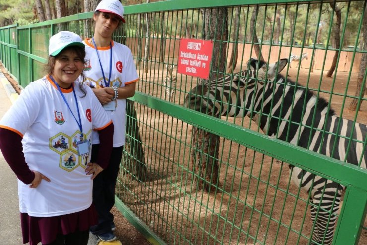 Engellilerin Hayvanat Bahçesi Keyfi