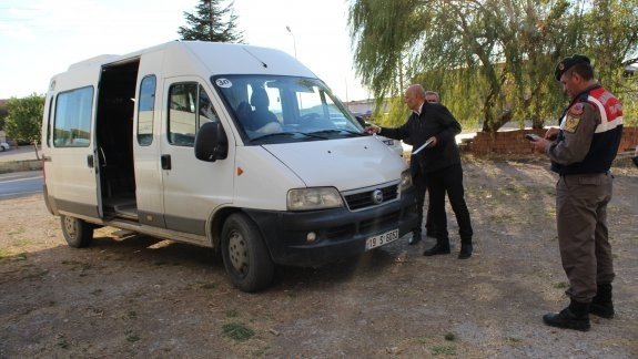 Sungurlu’da Okul Servis Araçları Denetlendi
