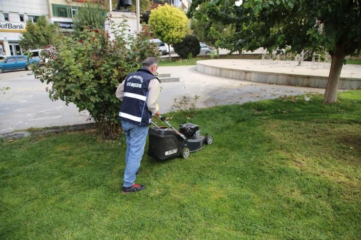 Siirt’te Park Ve Bahçelerden Bakım Ve Onarım Çalışmaları