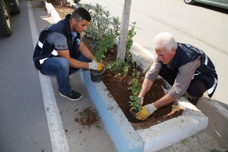 Siirt’te Park Ve Bahçelerden Bakım Ve Onarım Çalışmaları