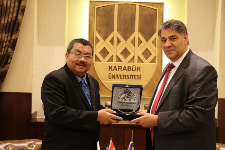 Malezya Perlis Üniversitesi Rektörü Kbü’de
