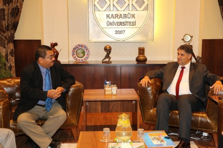 Malezya Perlis Üniversitesi Rektörü Kbü’de