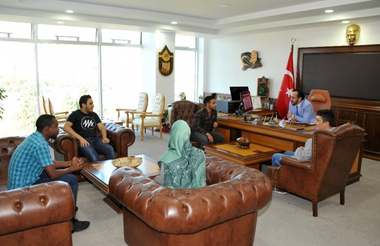 Uluslararası Öğrencilerden Adü Rektörü Bircan’a Teşekkür Ziyareti