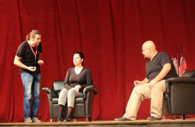 Gaziemir’de Bol Kahkahalı Sezon Açılışı