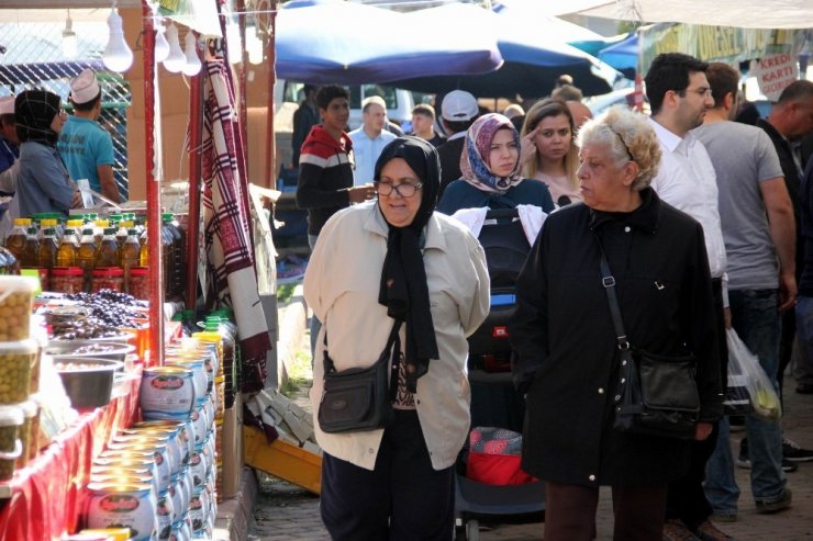 Üniversite Öğrencilerinden Organik Pazar