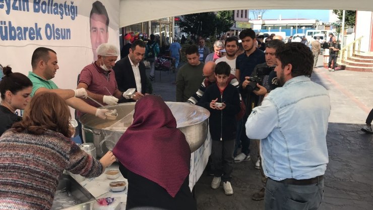 Başkan Yemenici Aşure Dağıttı