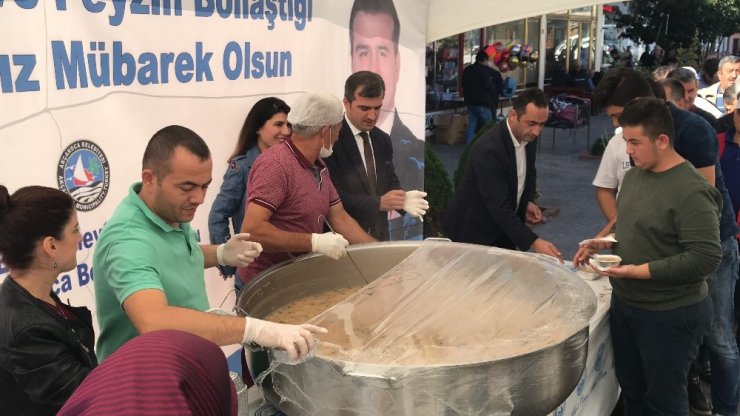 Başkan Yemenici Aşure Dağıttı