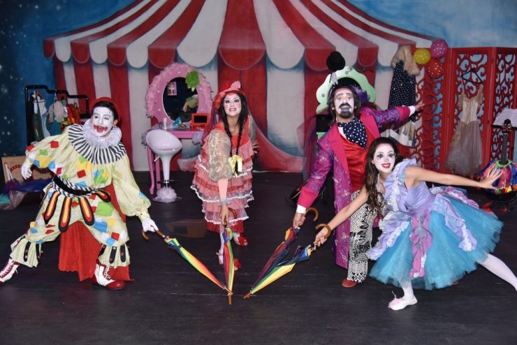 Alanya Belediye Tiyatrosu Seyirciyle Buluşuyor