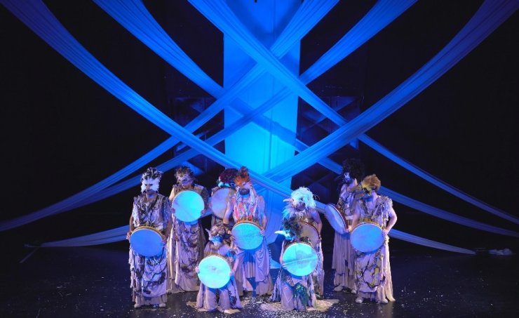 Aşt, Dünya Sahnelerine Çıkıyor