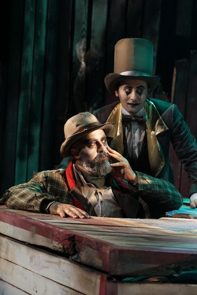 Aşt, Dünya Sahnelerine Çıkıyor