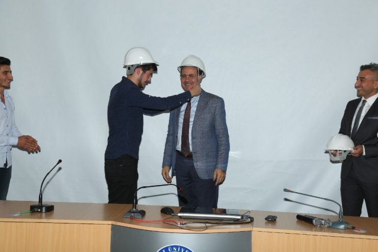 Bayburt Üniversitesi Baret Giydirme Merasimi Düzenlendi