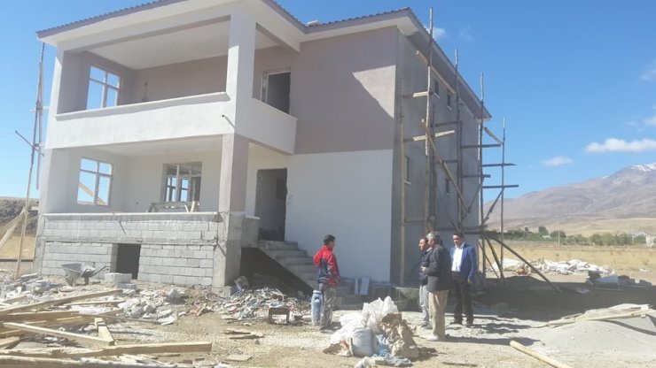 Bitlis Afad Müdürü Balkan, Eyy Modeli İle Yapımı Devam Eden Afet Konutlarında İncelemelerde Bulundu