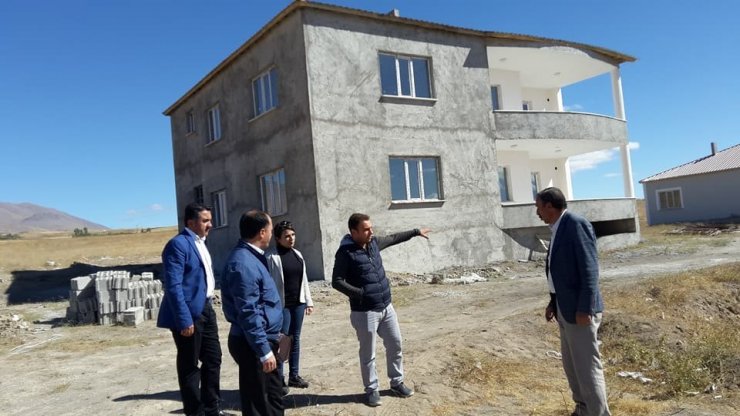 Bitlis Afad Müdürü Balkan, Eyy Modeli İle Yapımı Devam Eden Afet Konutlarında İncelemelerde Bulundu
