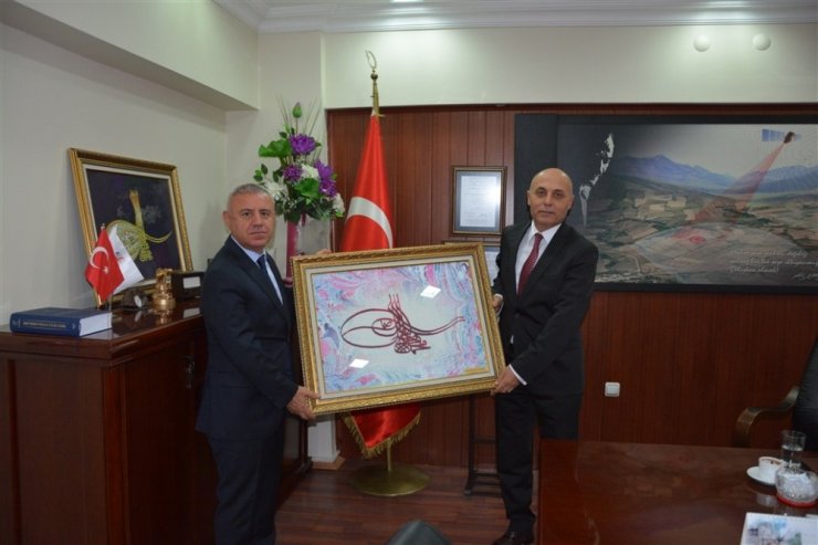 Koop-iş Genel Başkanı Van Tapu Ve Kadastro 15. Bölge Müdürünü Ziyaret Etti