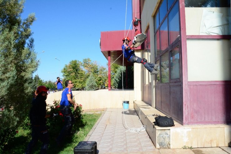 Dü Tıp Fakültesinde Yangın Tatbikatı