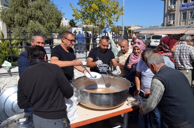 Didim Ak Parti’den Halka Aşure Etkinliği
