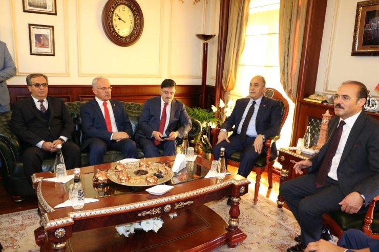 Bakan Fakıbaba: "Et Fiyatlarında Üreticiyi De Tüketiciyi De Mutlu Edeceğiz"