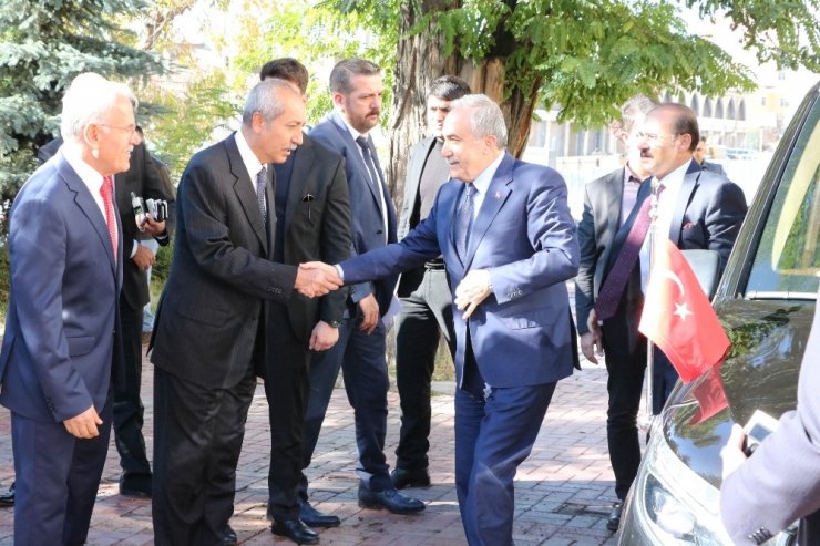 Bakan Fakıbaba: "Et Fiyatlarında Üreticiyi De Tüketiciyi De Mutlu Edeceğiz"