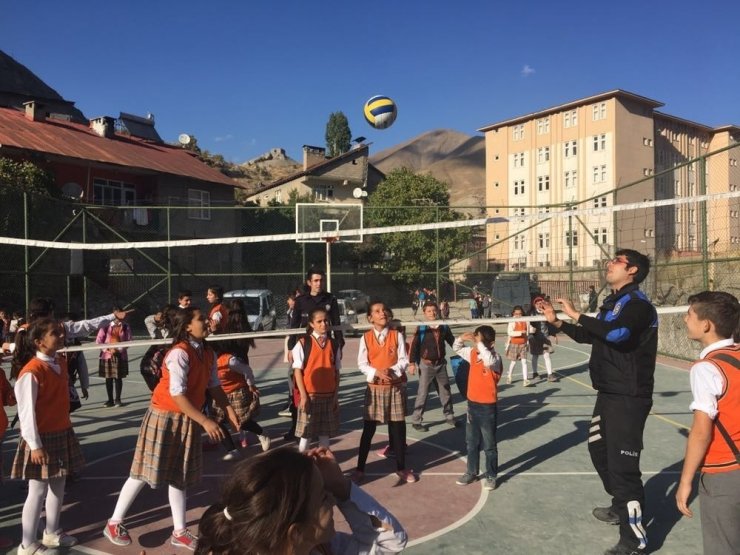 Polisten Öğrencilere Ziyaret