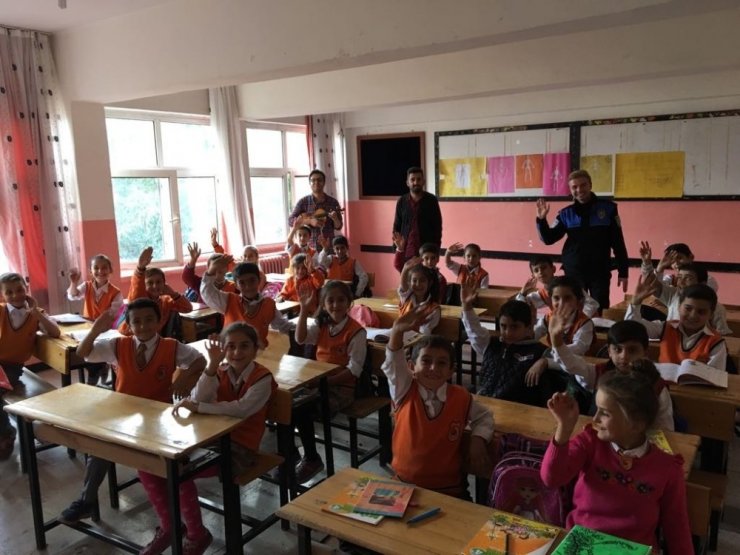 Polisten Öğrencilere Ziyaret
