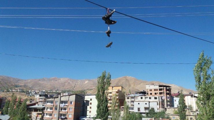 Elektrik Telleri Dükkan Vitrinine Döndü