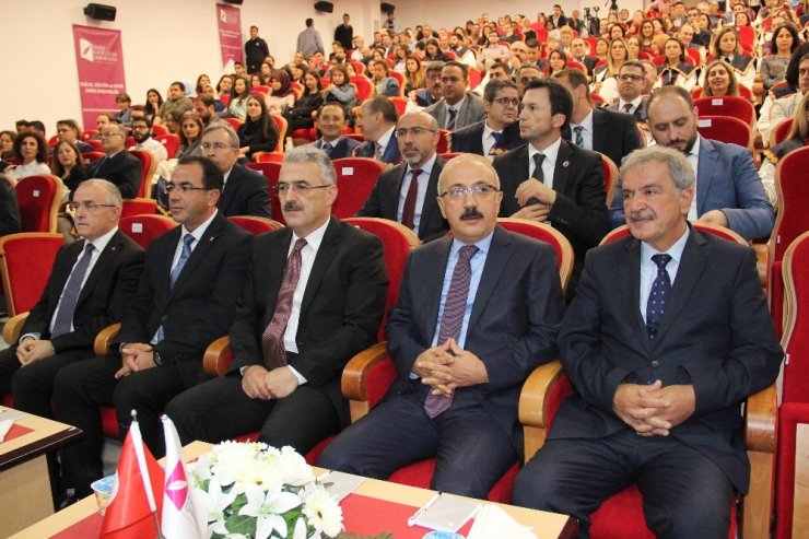 Bakan Elvan: “Ben Rektör Olsam Mezun Olan Öğrencilerin Yüzde Kaçını İşe Yerleştirebiliyoruz, Buna Bakardım”