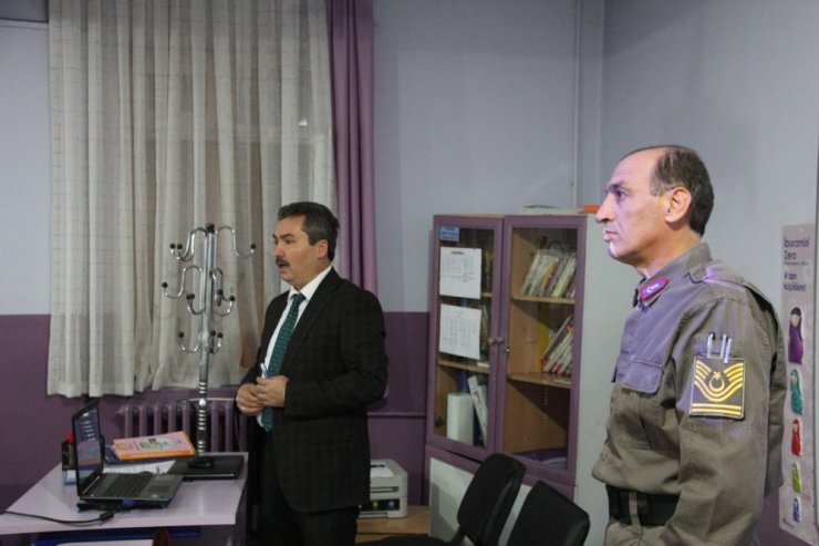 Jandarmadan Okul Servis Şoförlerine Seminer