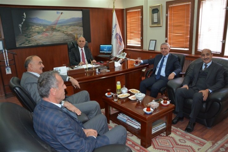 Koop-iş Genel Başkanı Van Tapu Ve Kadastro 15. Bölge Müdürünü Ziyaret Etti