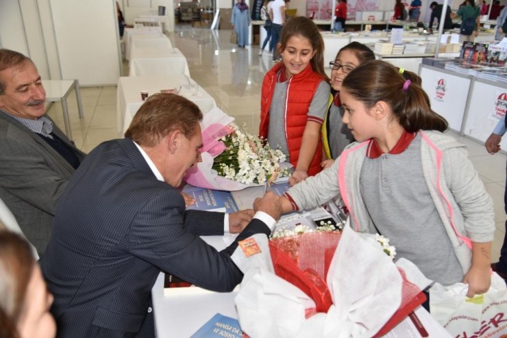 Manisa İçin Kaynak Kitap Yazdı