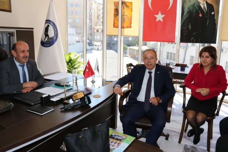 Büyükşehir İhtiyaç Sahibi Öğrencilerin Yanında