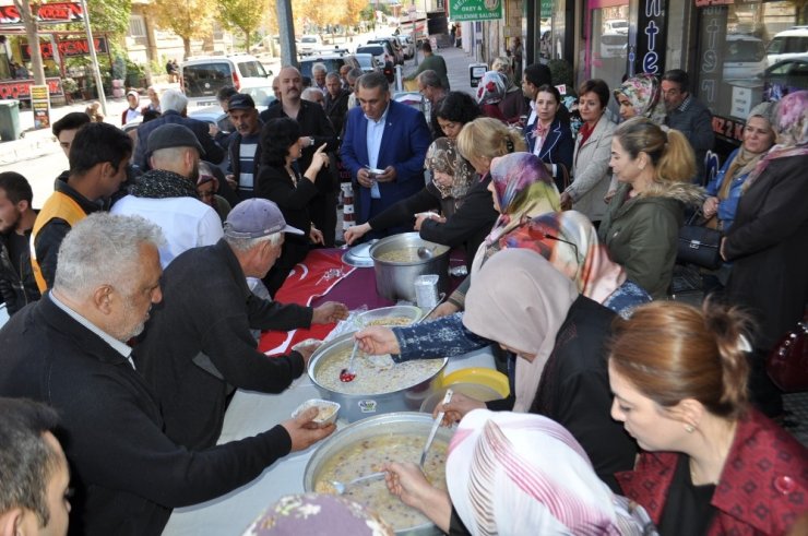 Mhp Kadın Kolları Başkanlığı Aşure İkram Etti
