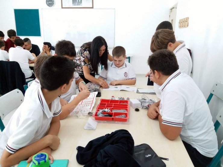 Yakın Doğu Koleji’nde “Lego Mindstorms Seti” Uygulaması