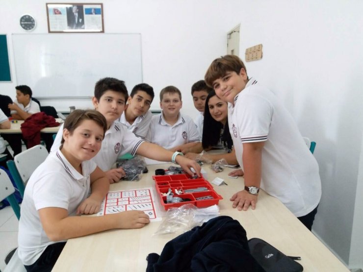 Yakın Doğu Koleji’nde “Lego Mindstorms Seti” Uygulaması