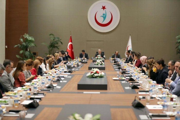 Sağlık Bakanı Demircan’dan Ambulans Uçaklardaki Harflerin Menzil Tarikatının İşareti Olduğu İddialarına Yanıt