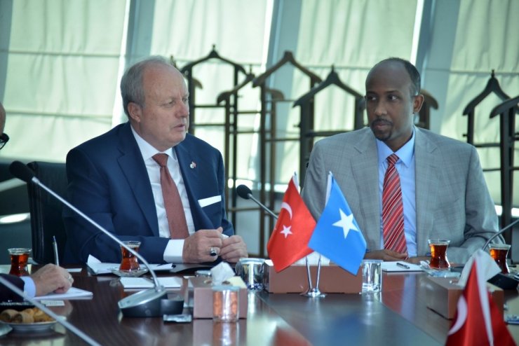 Somali Bayındırlık Bakanı Abdi’den Türk Yatırımcılara Davet