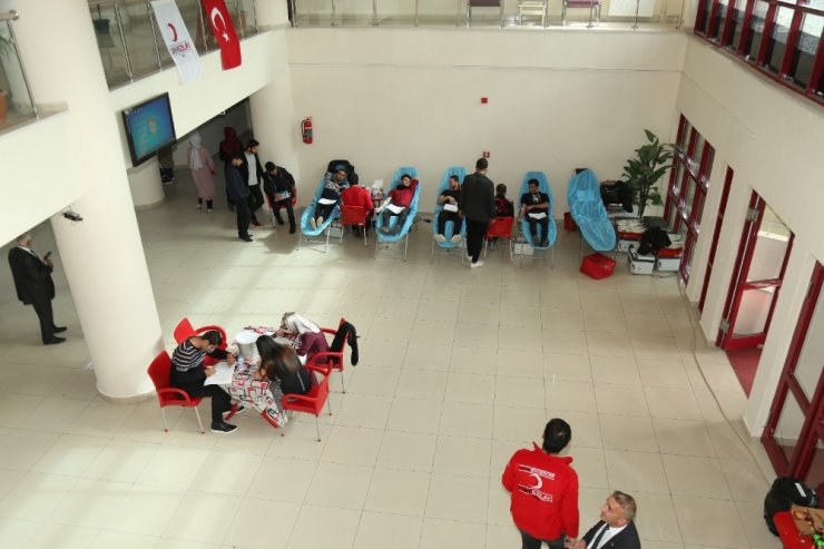 Bayburt Üniversitesinden Kan Bağışına Destek