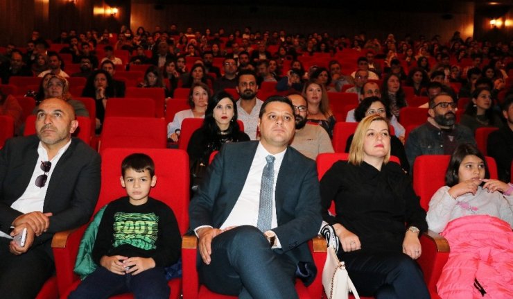 Van Devlet Tiyatrosu 20. Yılını Kutladı