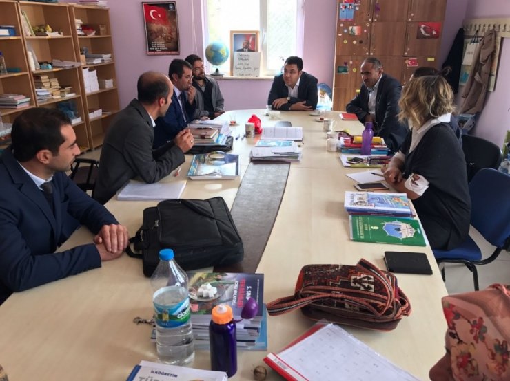 Kaymakam Özcan Okulları Ziyaret Etti