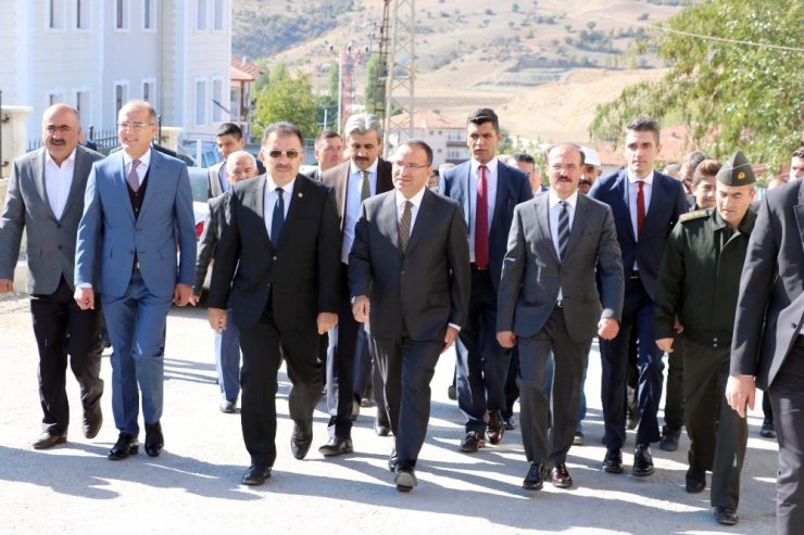 Bozdağ: "Suriye’nin Kuzeyinde Terör Koridoruna İzin Vermeyiz"