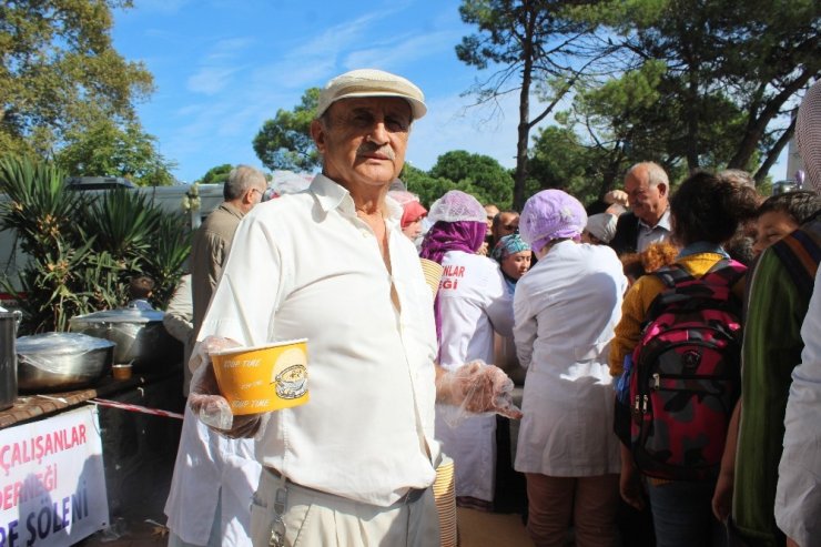 Dernekten Aşure İkramı