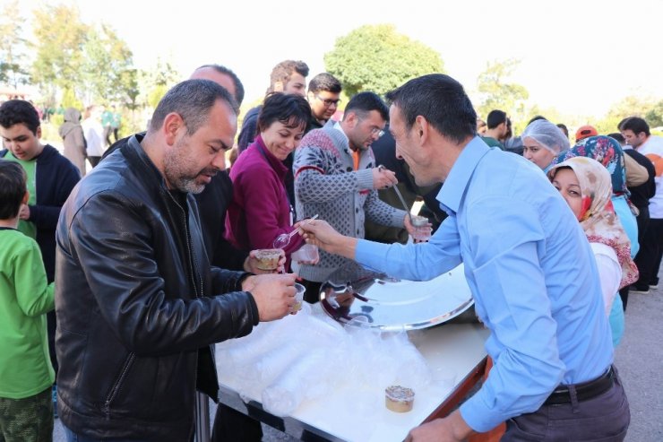 Kardelen Koleji Öğrencilere Aşure İkram Etti