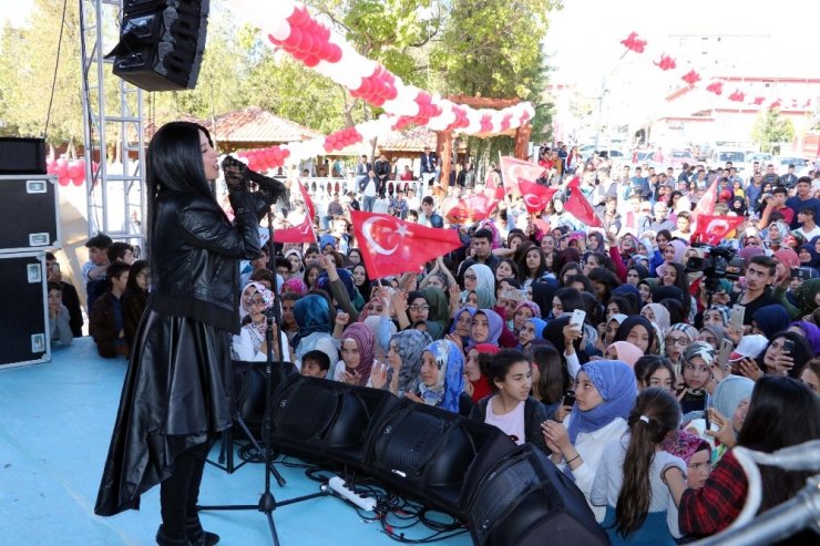 Niran Ünsal Çekerek’te Konser Verdi