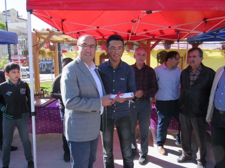 Sandıklı’da Ahşap Oyma Kursu Eserleri Sergilendi