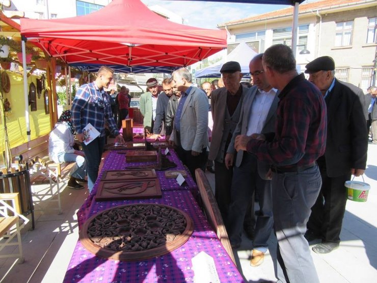 Sandıklı’da Ahşap Oyma Kursu Eserleri Sergilendi