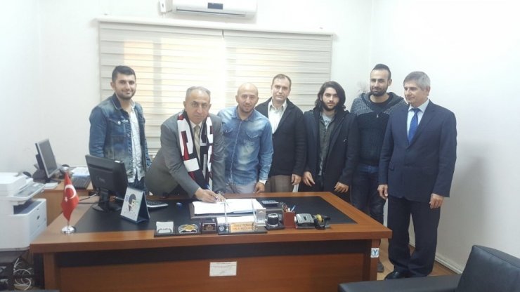 Liseliler Ve Taraftar Grubu El Ele Verip Köy Çocuklarını Sevindirecek