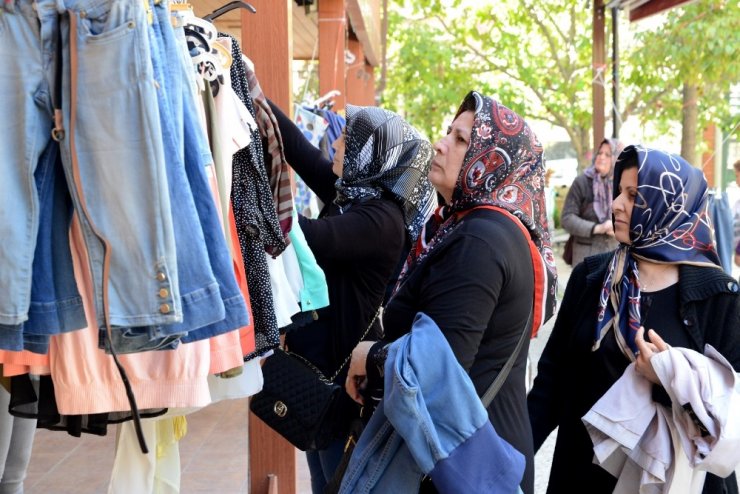 Öğrenciler Yararına Mahalle Panayırı