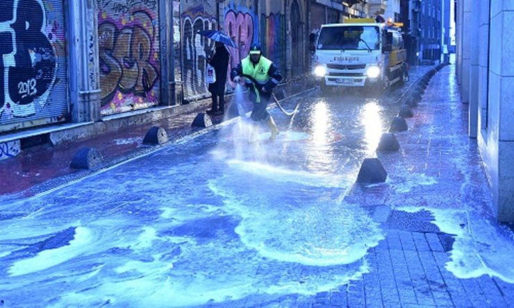 Beyoğlu’nda Temizliğin Mesaisi Yok