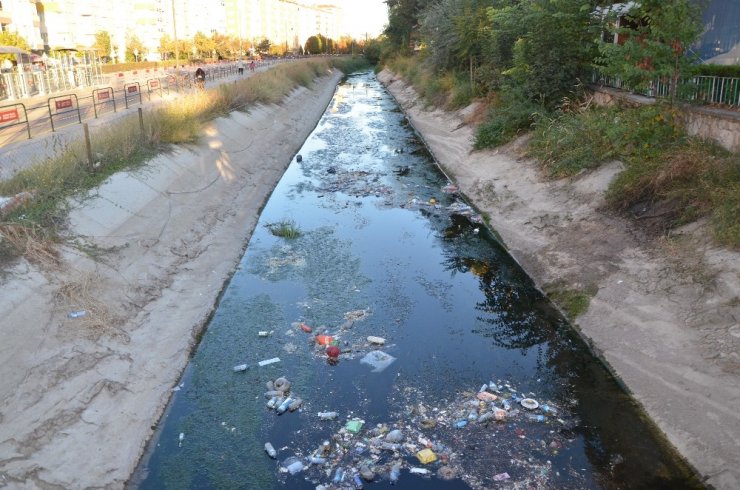 Hastane Yakınında Mikrop Yuvası