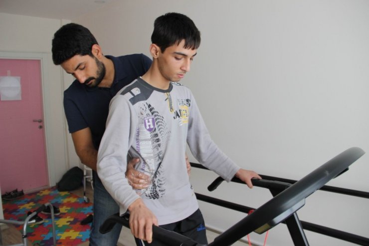 Fizyoterapistten Engelli Çocuklar İçin Uyarı