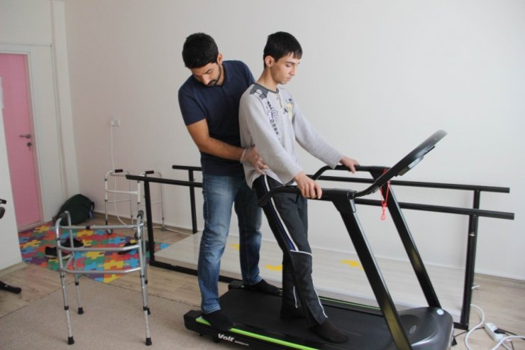 Fizyoterapistten Engelli Çocuklar İçin Uyarı